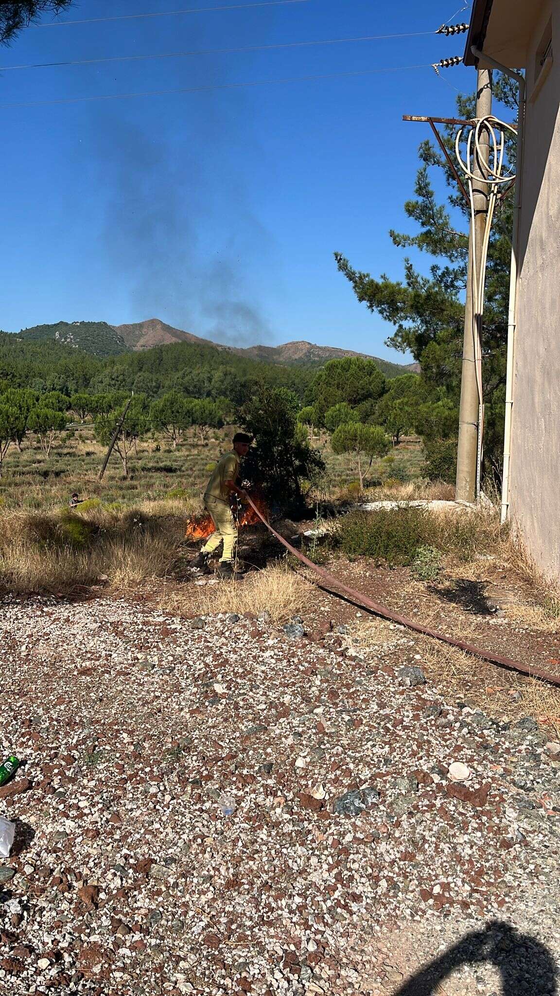 Marmaris'te Çıkan İki Ayrı Yangın Korkuttu: Alevler Büyümeden Kontrol Altına Alındı 3